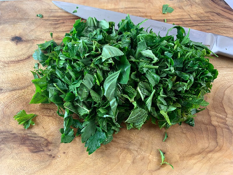 K-CHOPPING-HERBS-WITH-KNIFE