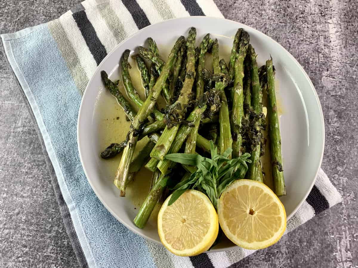 https://saladswithanastasia.com/wp-content/uploads/2019/12/oven-roasted-asparagus-social.jpg