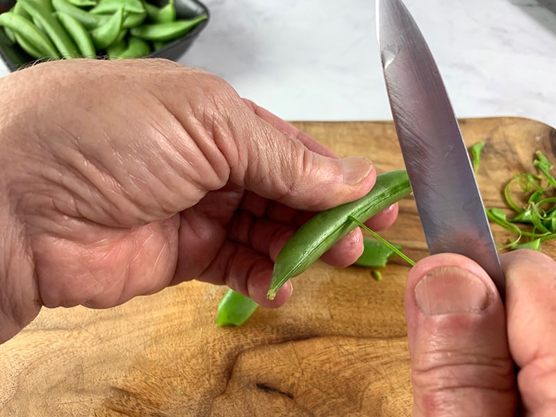 STRINGING SUGAR SNAP PEAS